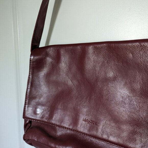 Very cute maroon red faux leather shoulder bag - perfect for fall - Picture 3 of 10